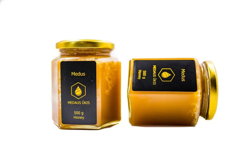 Stiklainis su medumi 500g – natūralus ir skanus